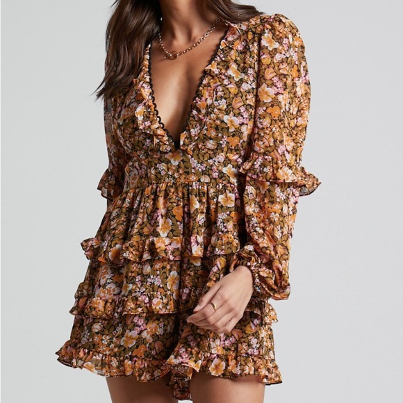 Showpo Liadi Playsuit Jumpsuit wome longsleeve plunge playsuit Black Floral Sz 8 - Picture 2 of 16